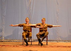 Студенти Уманського НУС Максим Дубчак і Віталій Дєньгін подарували ветеранам танцювальну композицію "Всі танці разом"
